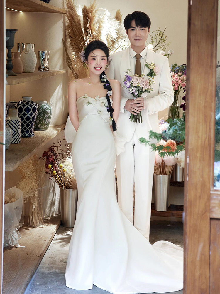 Elegant Satin Wedding Dress Si - Photography Young recension och pris