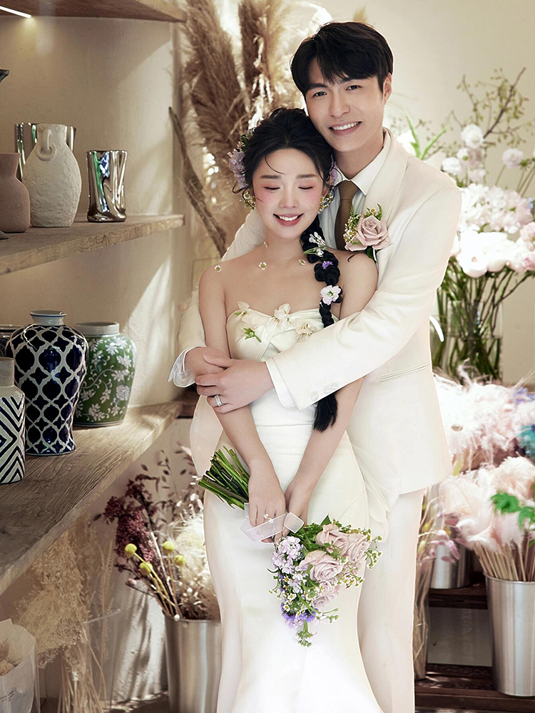 Elegant Satin Wedding Dress Si - Photography Young recension och pris