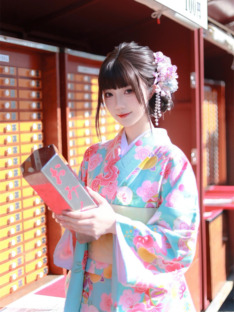 Traditional Japanese Kimono St - Photography Young recension och pris