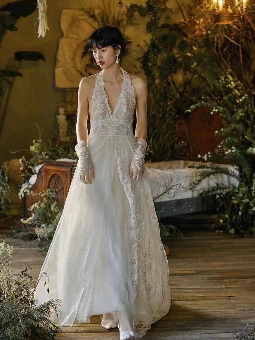 Elegant Lace Bridal Gown with  - Photography Young recension och pris