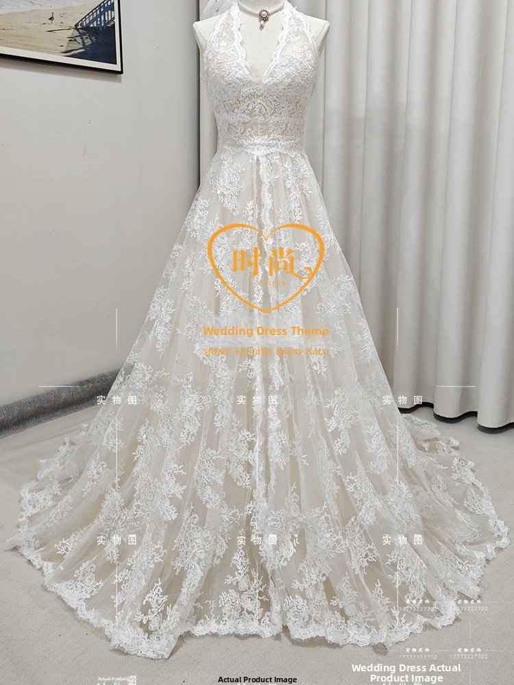 Elegant Lace Bridal Gown with  - Photography Young recension och pris