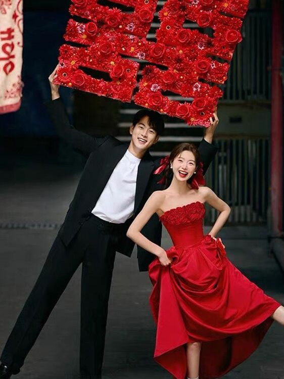 2025 New Red Strapless Floral  - Photography Outfit recension och pris