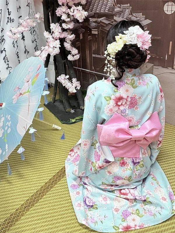 Traditional Japanese Kimono St - Photography Young recension och pris