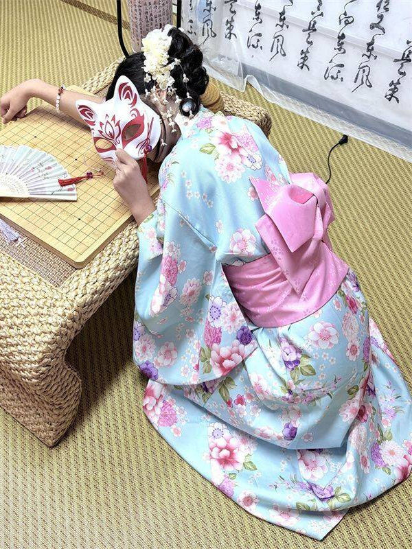 Traditional Japanese Kimono St - Photography Young recension och pris